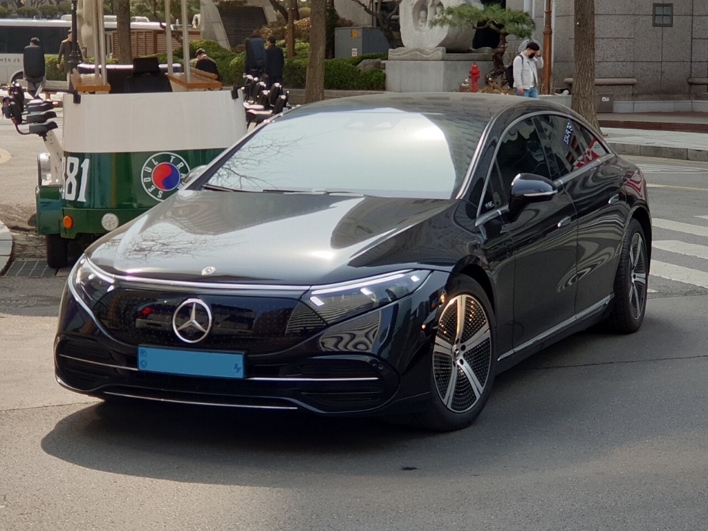 Mercedes-Benz EQS