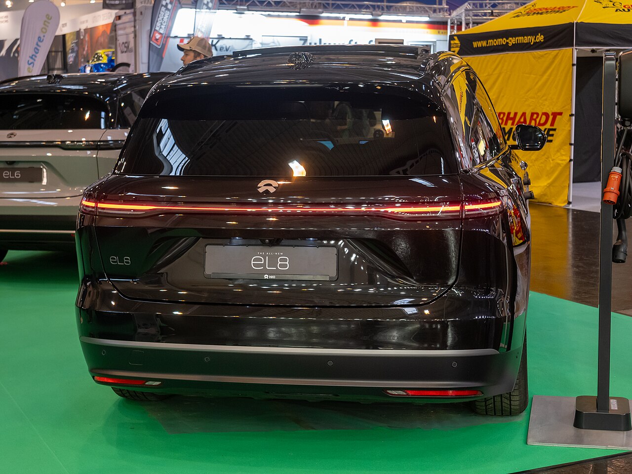 NIO EL8